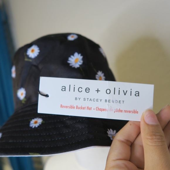 Alice + Olivia by Stacey Bendet Reversible Daisy Flower Bucket Hat Casual - Picture 4 of 11
